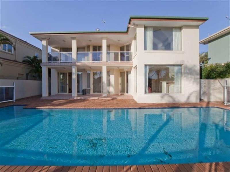 24 Seafarer Court, Main Beach QLD 4217