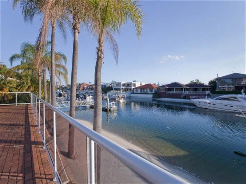 24 Seafarer Court, Main Beach QLD 4217