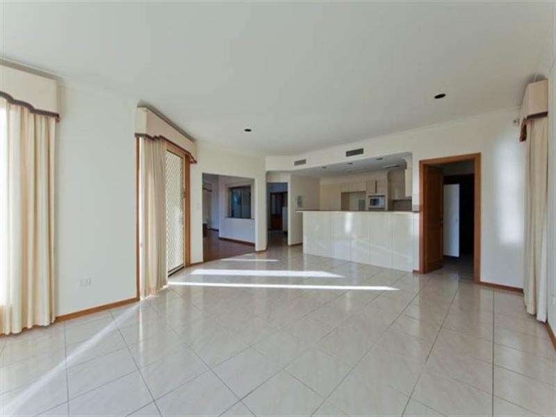 24 Seafarer Court, Main Beach QLD 4217