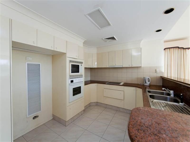 24 Seafarer Court, Main Beach QLD 4217