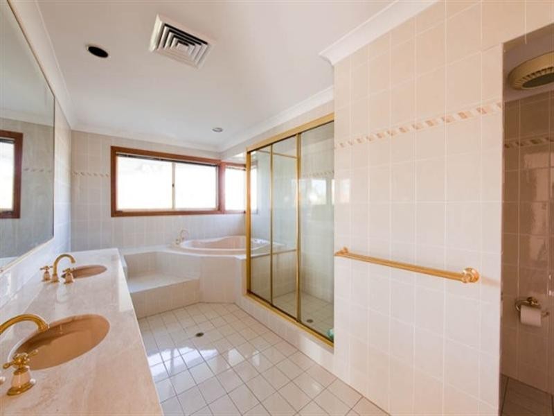 24 Seafarer Court, Main Beach QLD 4217