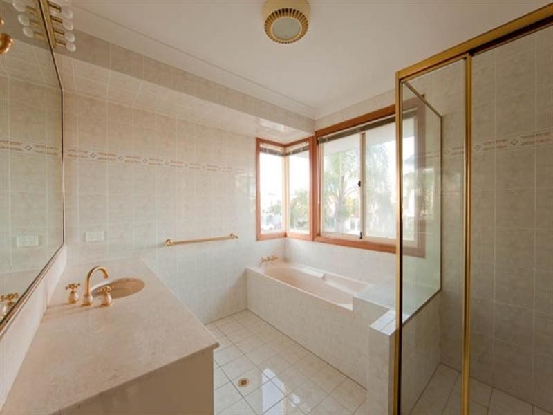 24 Seafarer Court, Main Beach QLD 4217