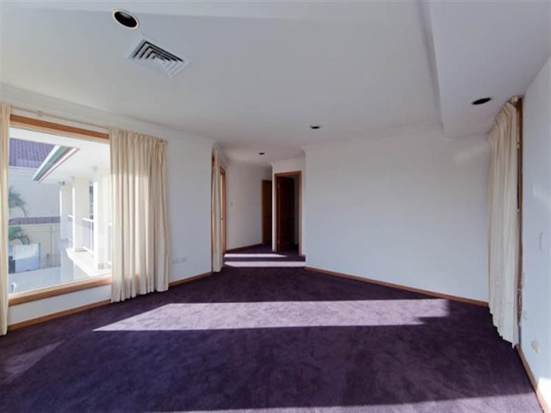 24 Seafarer Court, Main Beach QLD 4217