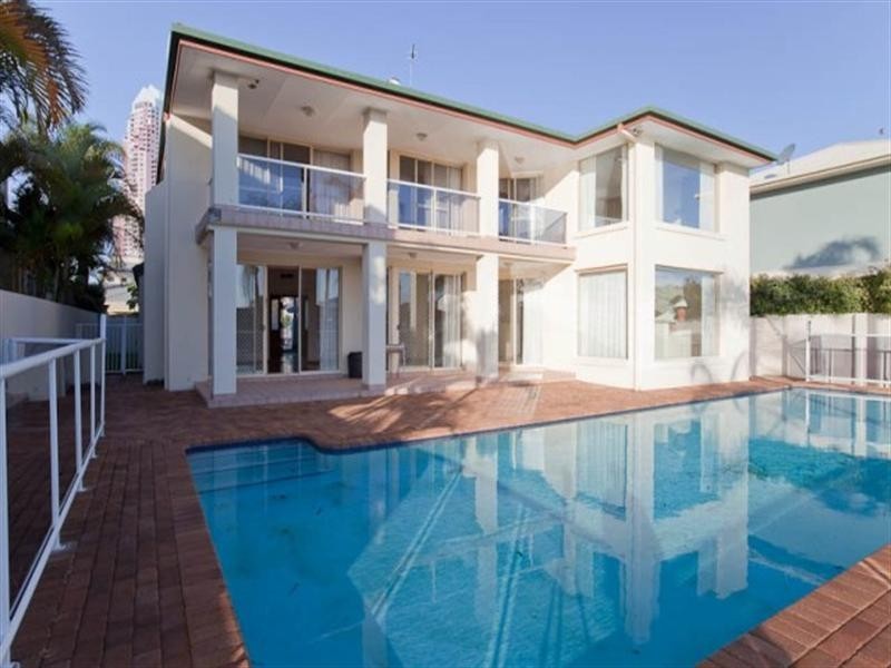 24 Seafarer Court, Main Beach QLD 4217