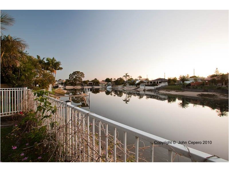 33 Beverley Crescent, Broadbeach Waters QLD 4218