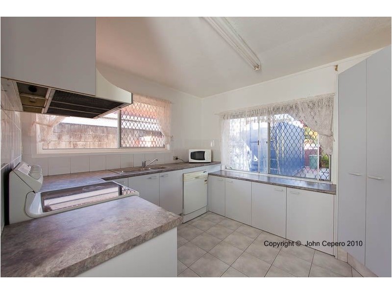 33 Beverley Crescent, Broadbeach Waters QLD 4218