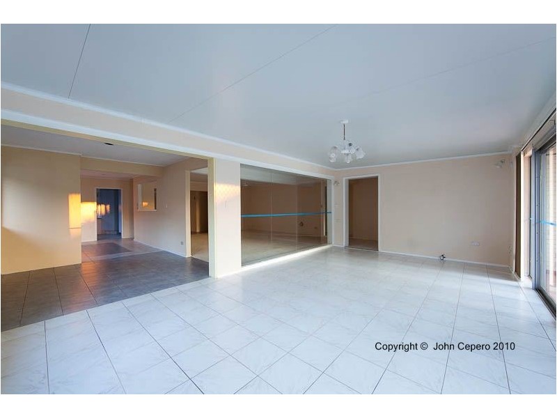 33 Beverley Crescent, Broadbeach Waters QLD 4218