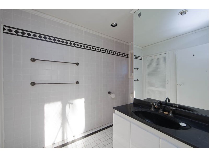 33 Beverley Crescent, Broadbeach Waters QLD 4218