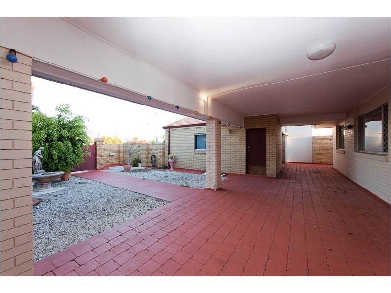 33 Beverley Crescent, Broadbeach Waters QLD 4218