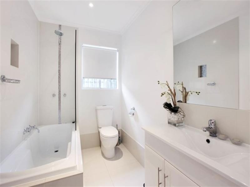 94 Nobby Parade, Miami QLD 4220