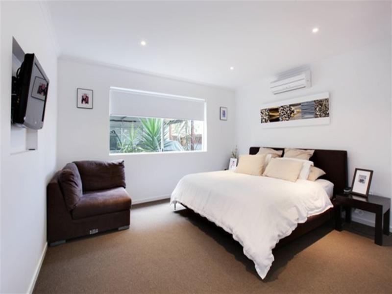 94 Nobby Parade, Miami QLD 4220