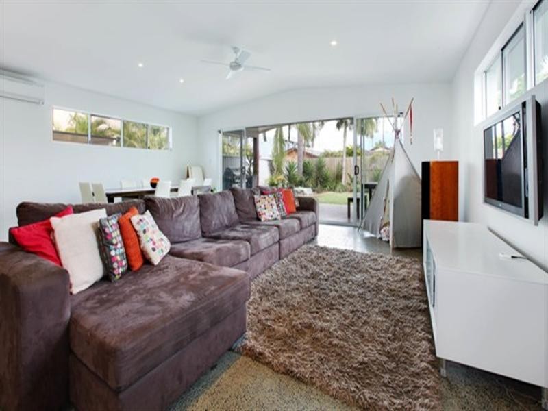 94 Nobby Parade, Miami QLD 4220