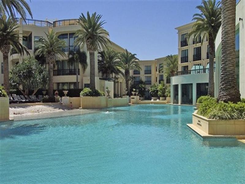 94 Seaworld Drive, Main Beach QLD 4217