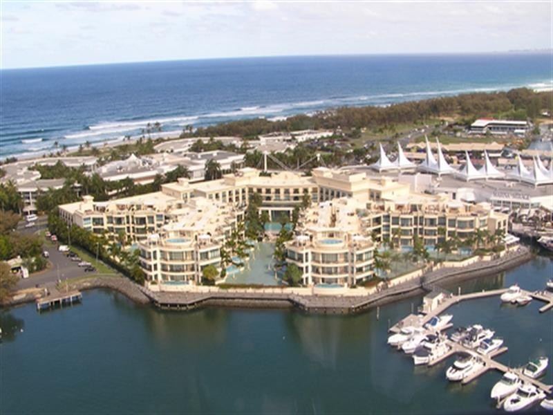 94 Seaworld Drive, Main Beach QLD 4217