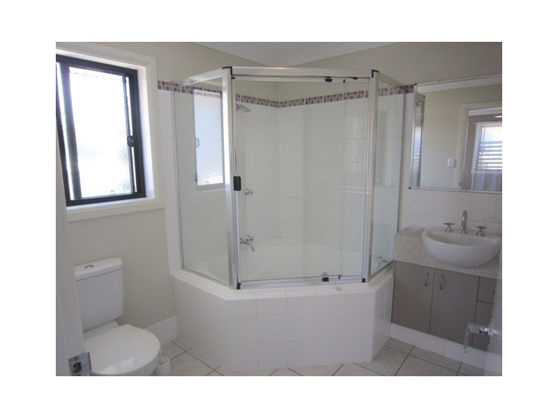 3/9 Government Road, Labrador QLD 4215