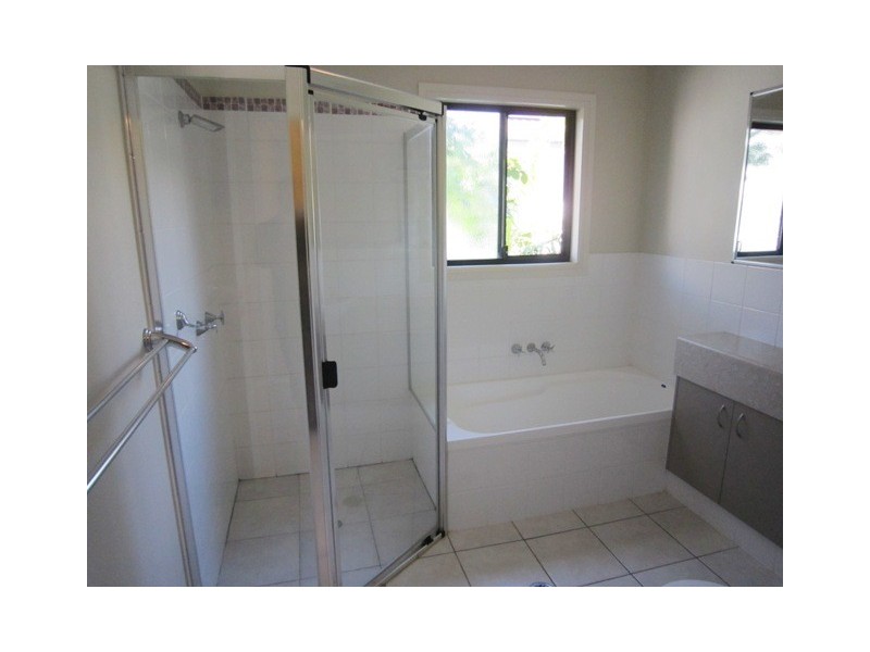 3/9 Government Road, Labrador QLD 4215