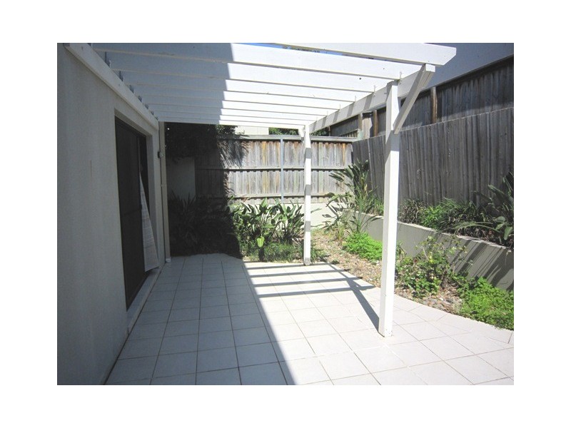 3/9 Government Road, Labrador QLD 4215