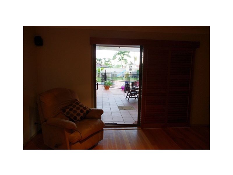 3 Ireby Court, Mermaid Waters QLD 4218