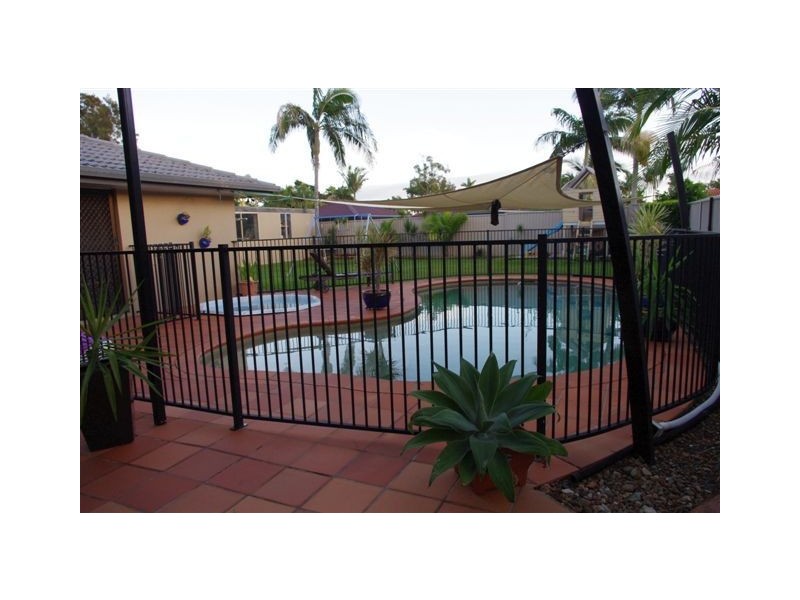 3 Ireby Court, Mermaid Waters QLD 4218