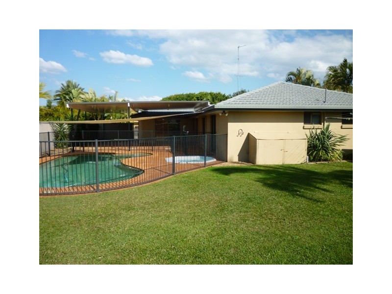 3 Ireby Court, Mermaid Waters QLD 4218