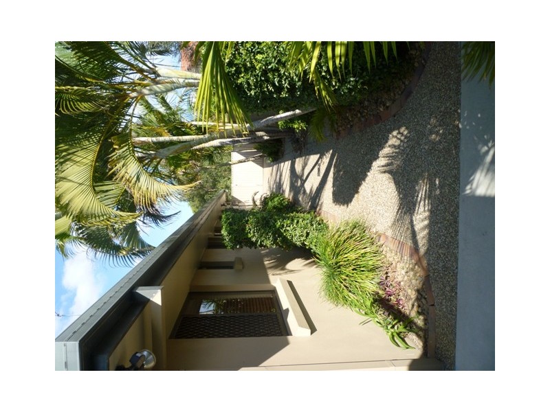 3 Ireby Court, Mermaid Waters QLD 4218