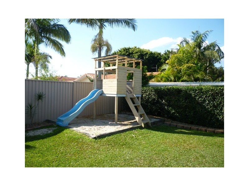 3 Ireby Court, Mermaid Waters QLD 4218