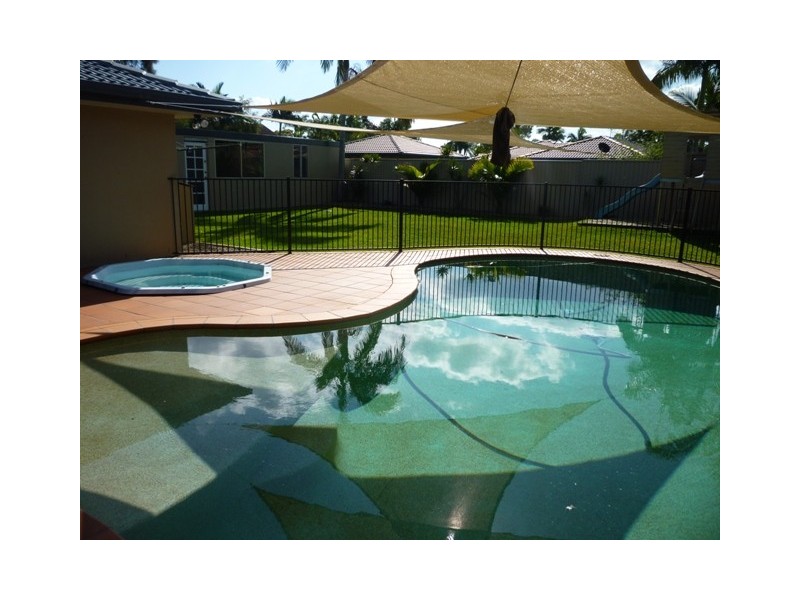 3 Ireby Court, Mermaid Waters QLD 4218