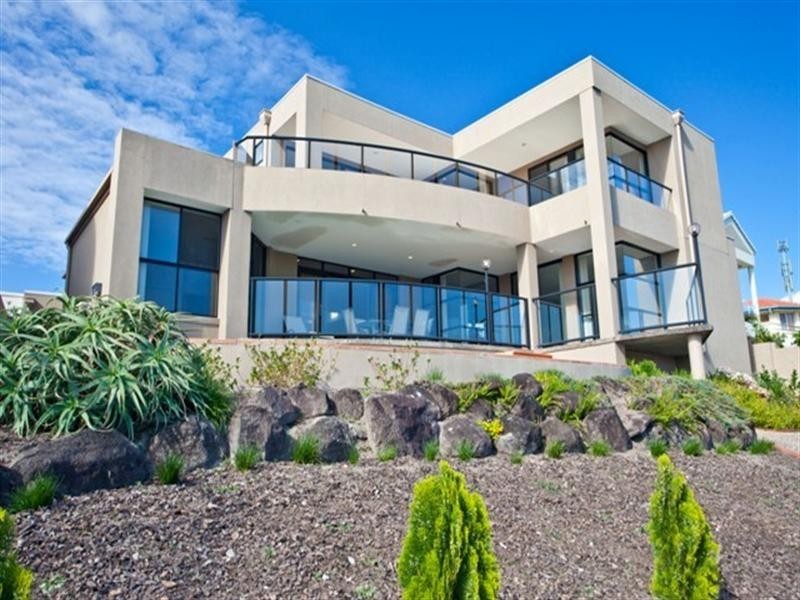 17 Karabella Court, Mermaid Waters QLD 4218