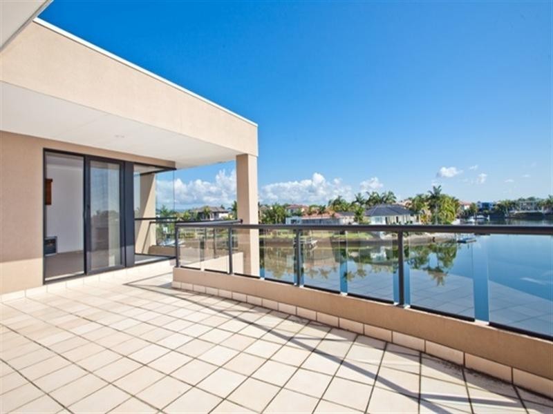 17 Karabella Court, Mermaid Waters QLD 4218