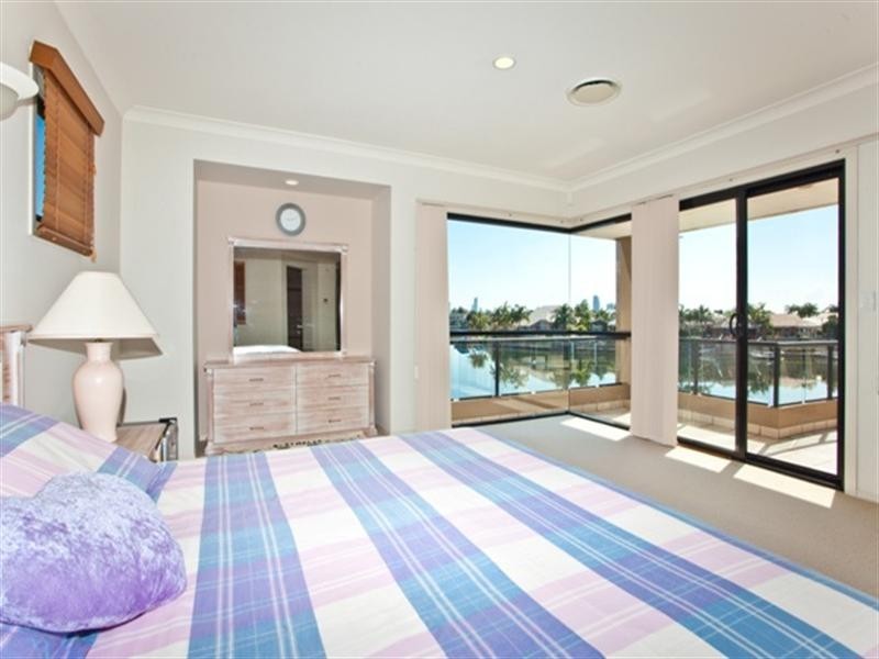 17 Karabella Court, Mermaid Waters QLD 4218