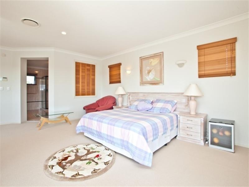 17 Karabella Court, Mermaid Waters QLD 4218