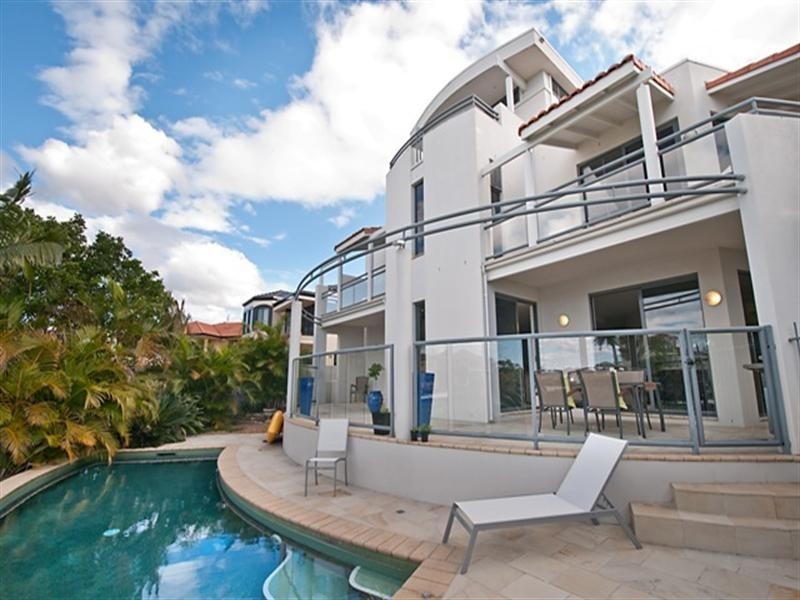 29 Istana View, Clear Island Waters QLD 4226