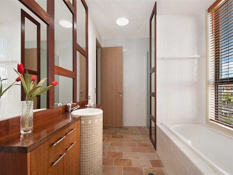 29 Istana View, Clear Island Waters QLD 4226