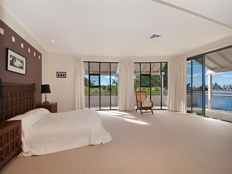 29 Istana View, Clear Island Waters QLD 4226