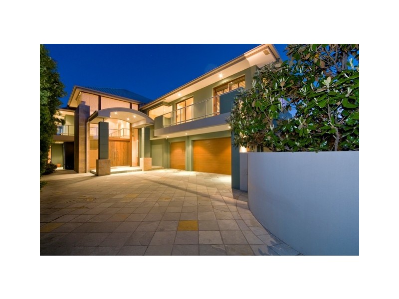 813 Legend Trail, Robina QLD 4226