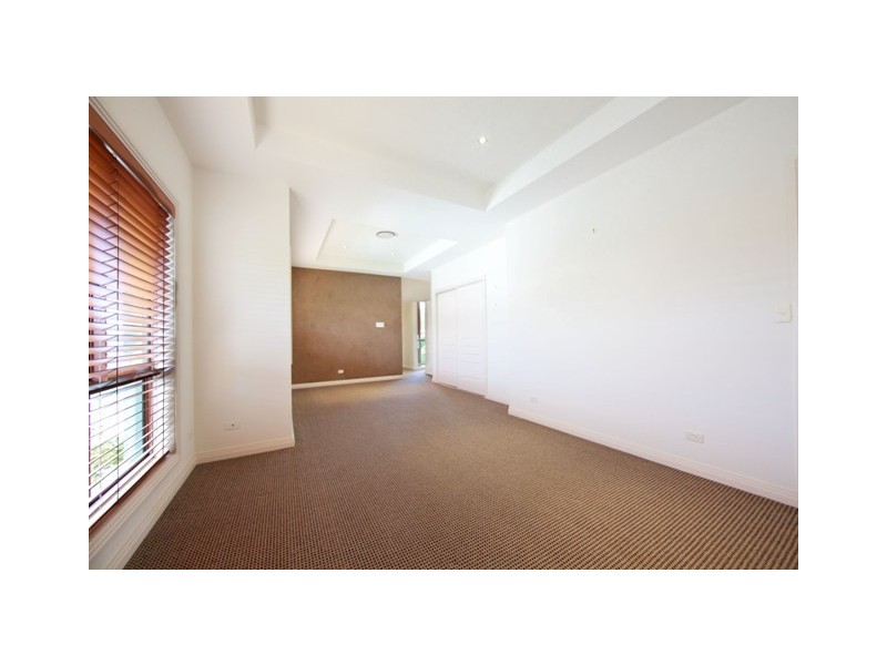 813 Legend Trail, Robina QLD 4226