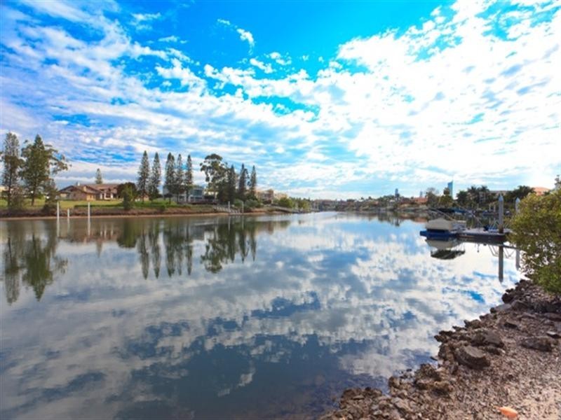 23 Ipsley Drive, Broadbeach Waters QLD 4218