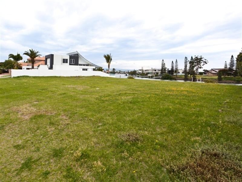 23 Ipsley Drive, Broadbeach Waters QLD 4218