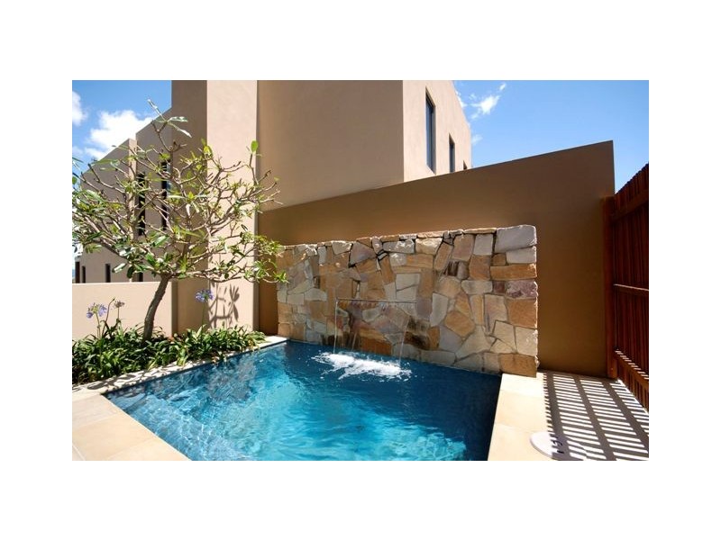 18a Brakes Crescent, Miami QLD 4220