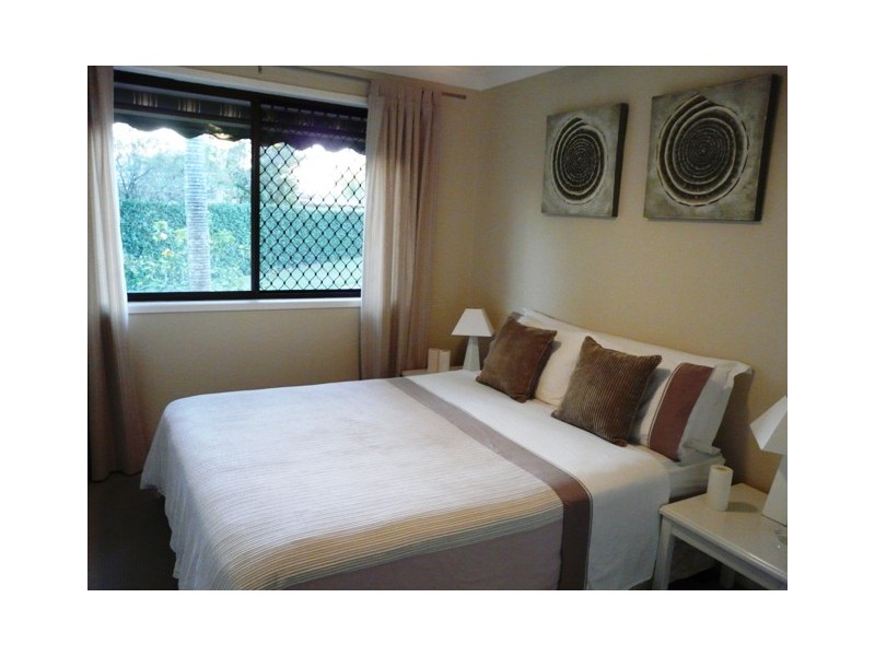 2/6 Tirau Place, Broadbeach Waters QLD 4218