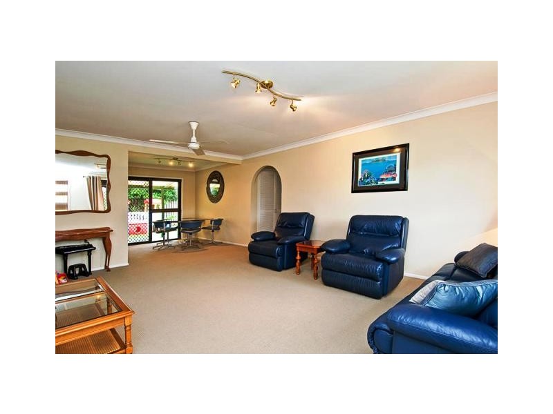 2/6 Tirau Place, Broadbeach Waters QLD 4218