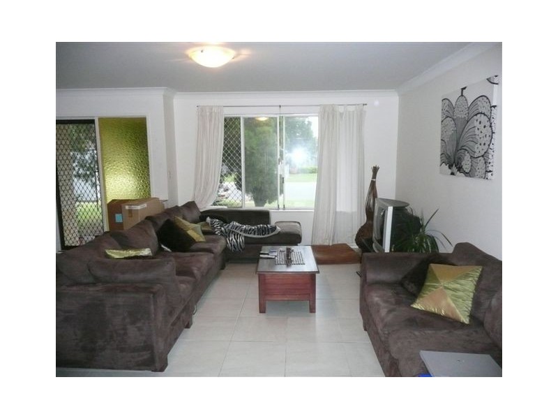 33 Albicore Street, Mermaid Waters QLD 4218