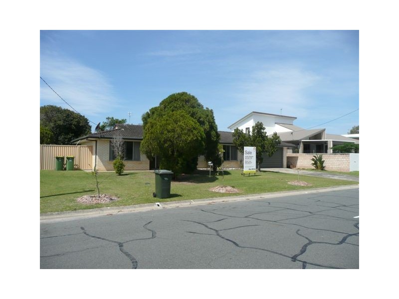 33 Albicore Street, Mermaid Waters QLD 4218