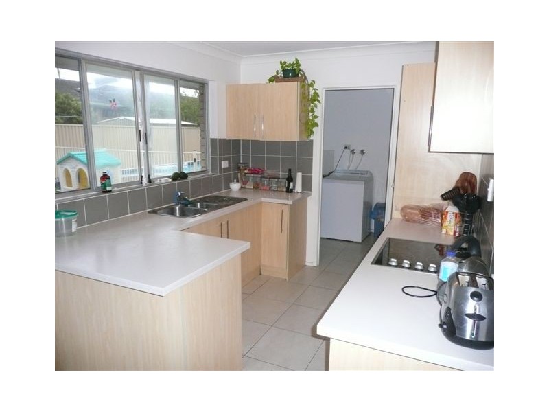 33 Albicore Street, Mermaid Waters QLD 4218