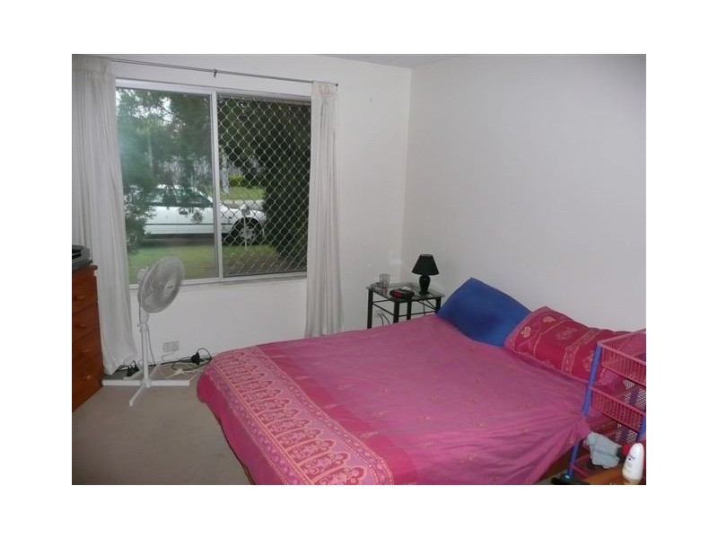 33 Albicore Street, Mermaid Waters QLD 4218