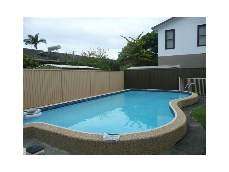 33 Albicore Street, Mermaid Waters QLD 4218