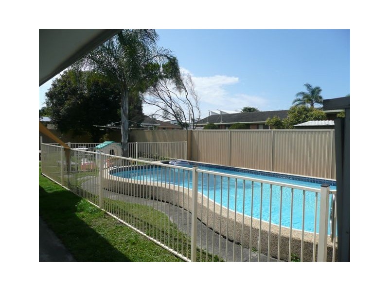 33 Albicore Street, Mermaid Waters QLD 4218