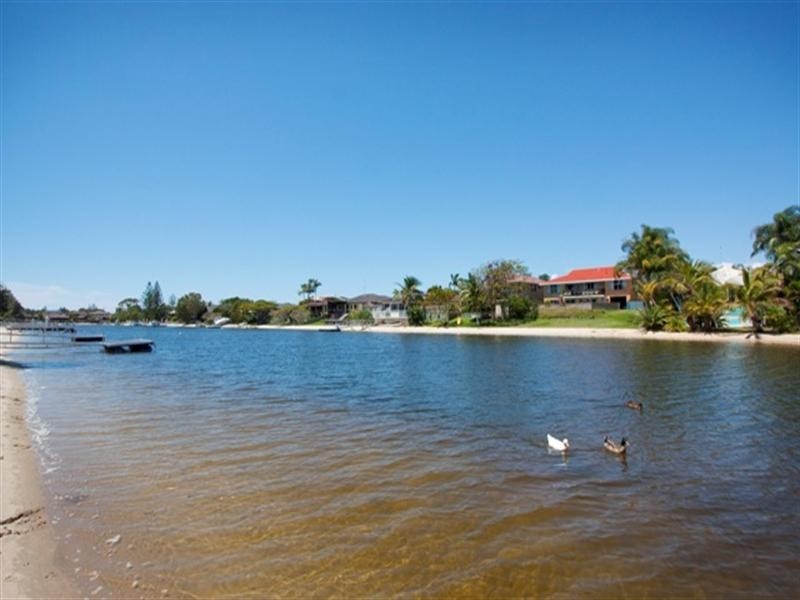 1 Gretel Drive, Mermaid Waters QLD 4218