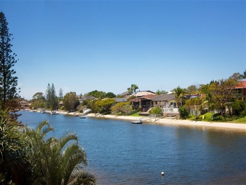 1 Gretel Drive, Mermaid Waters QLD 4218