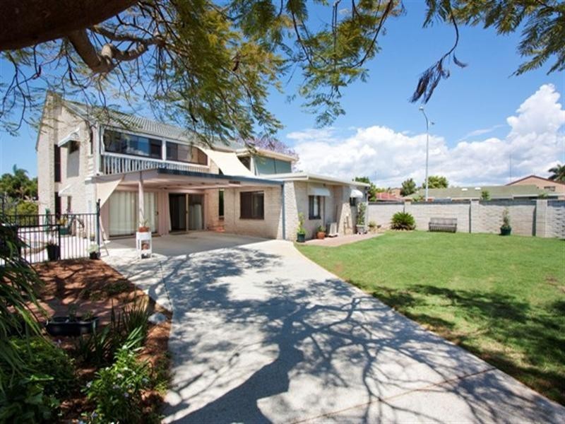 1 Gretel Drive, Mermaid Waters QLD 4218